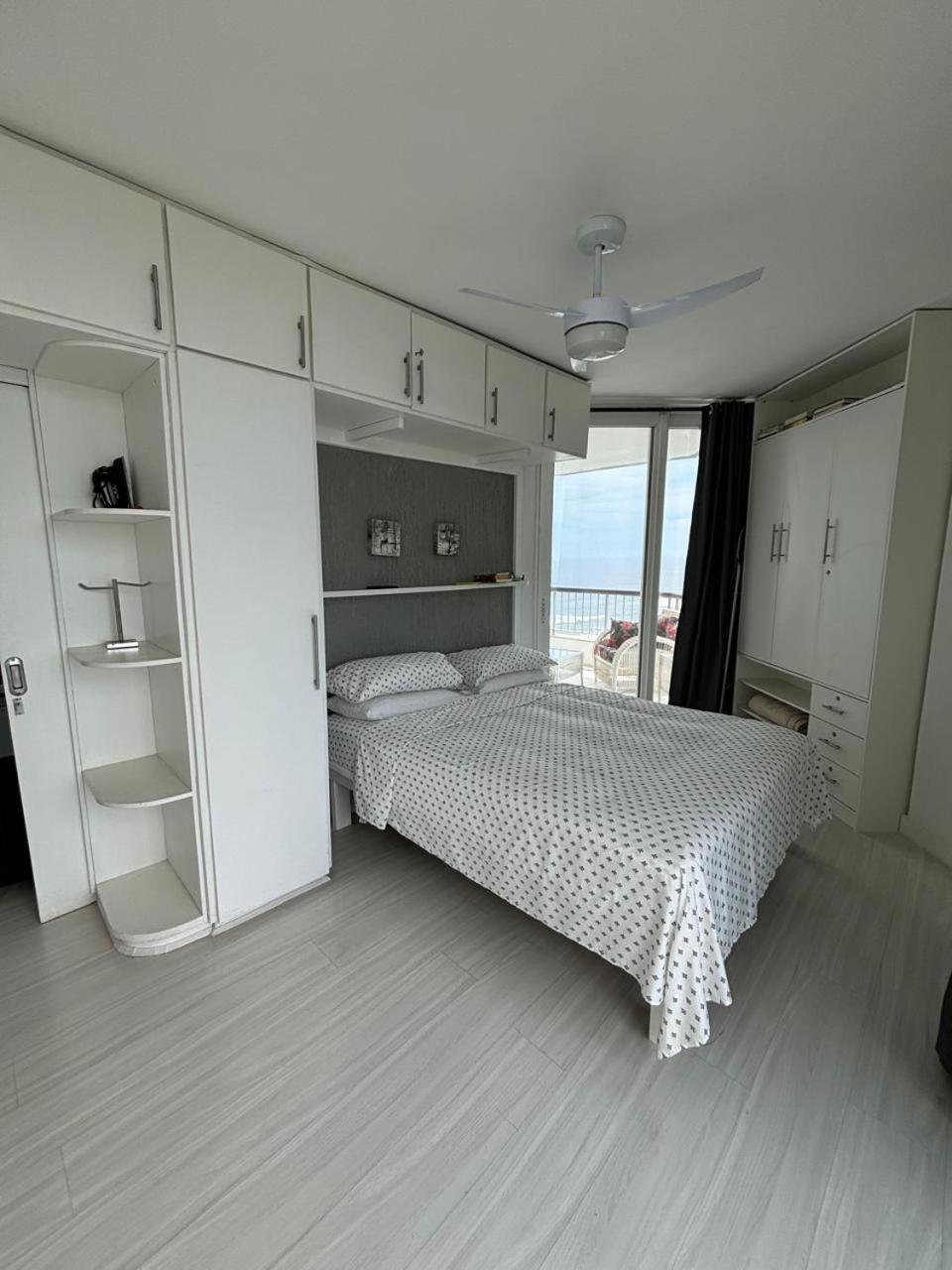 Flat Na Barra Com Vista Deslumbrante O Mar *
